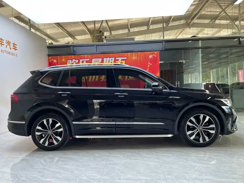 Volkswagen Tiguan L — фото 2
