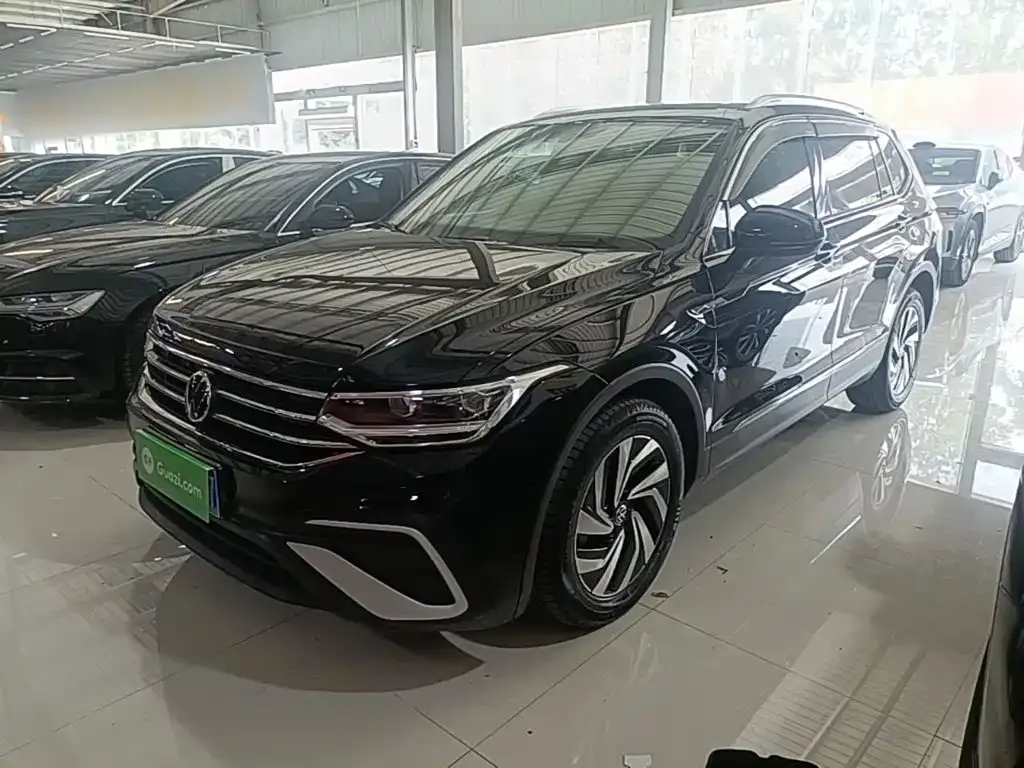 Volkswagen Tiguan L — фото 1