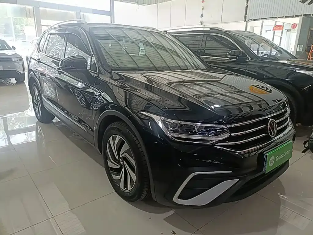 Volkswagen Tiguan L — фото 9