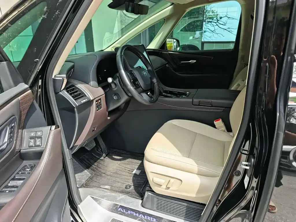 Toyota Alphard — фото 4