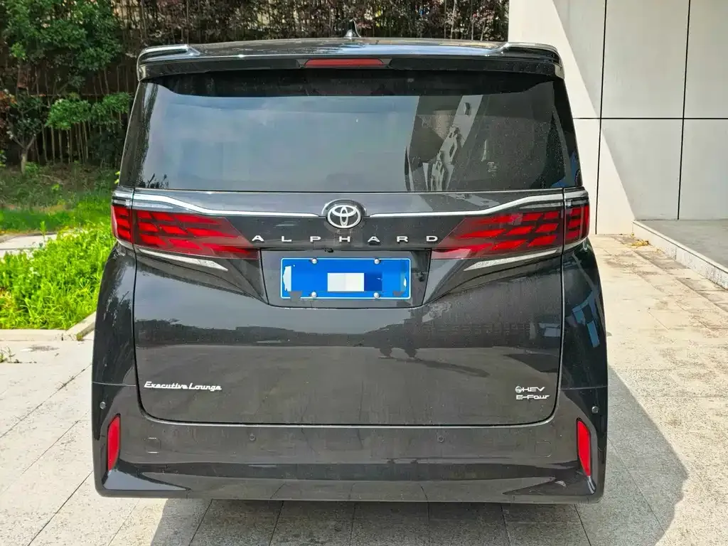 Toyota Alphard — фото 6