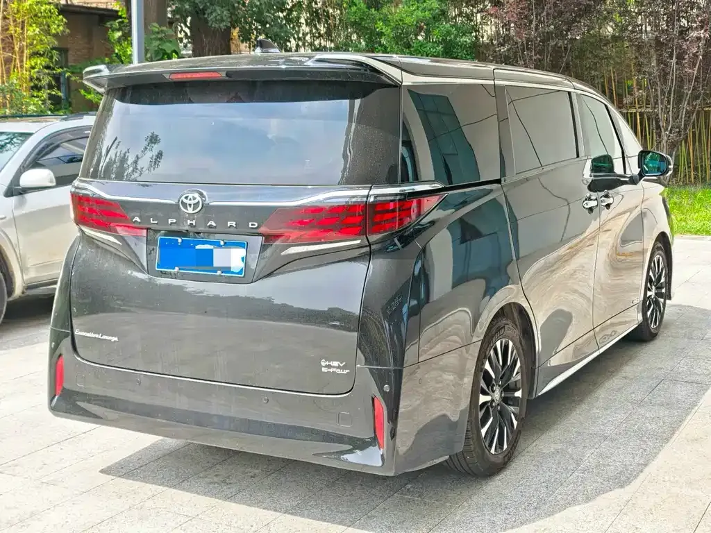 Toyota Alphard — фото 7