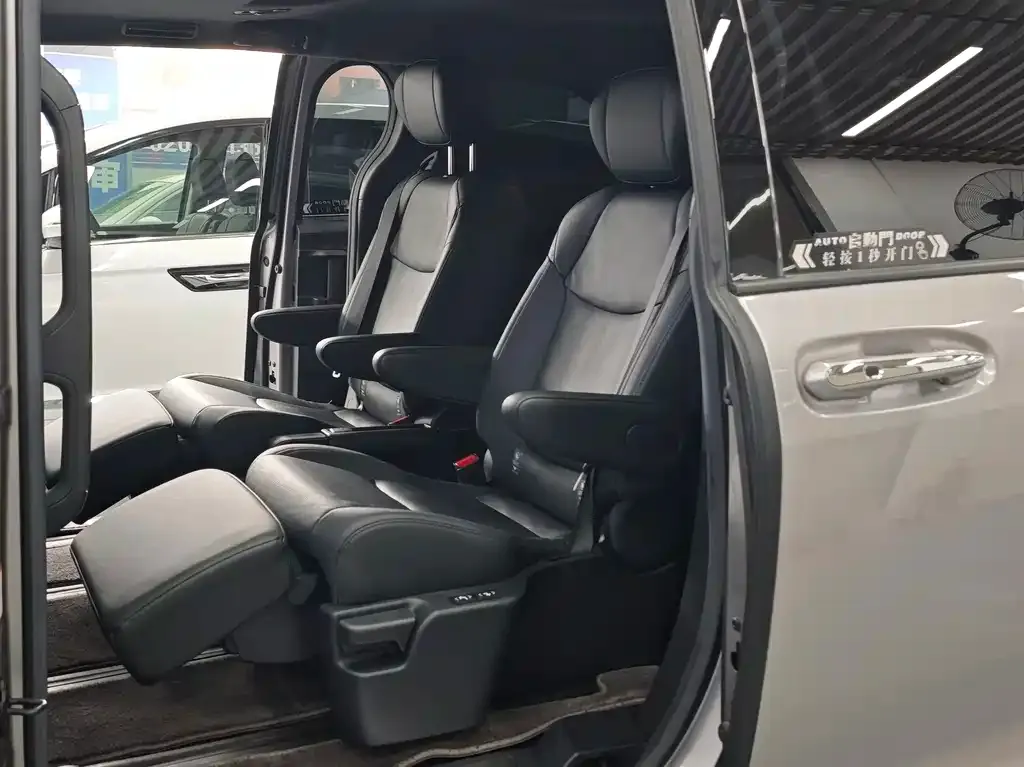 Toyota Sienna — фото 6