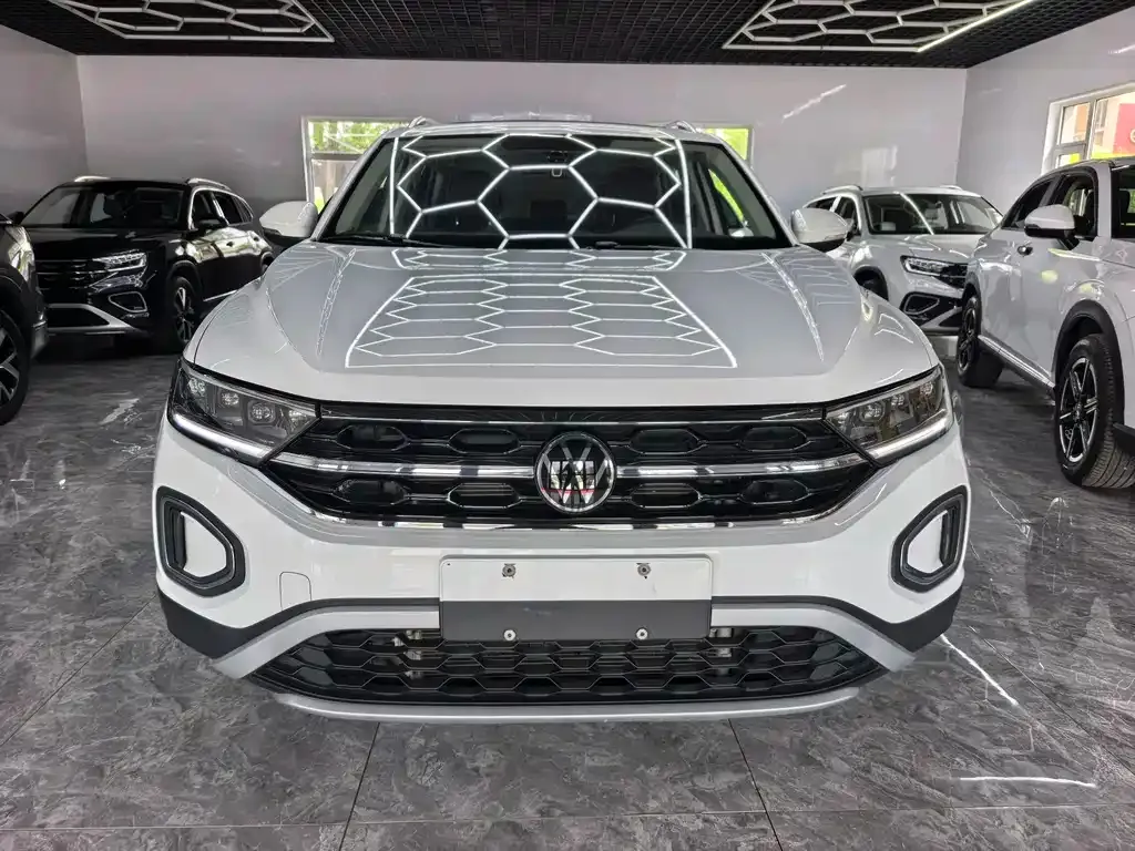 Volkswagen T-Roc — фото 1