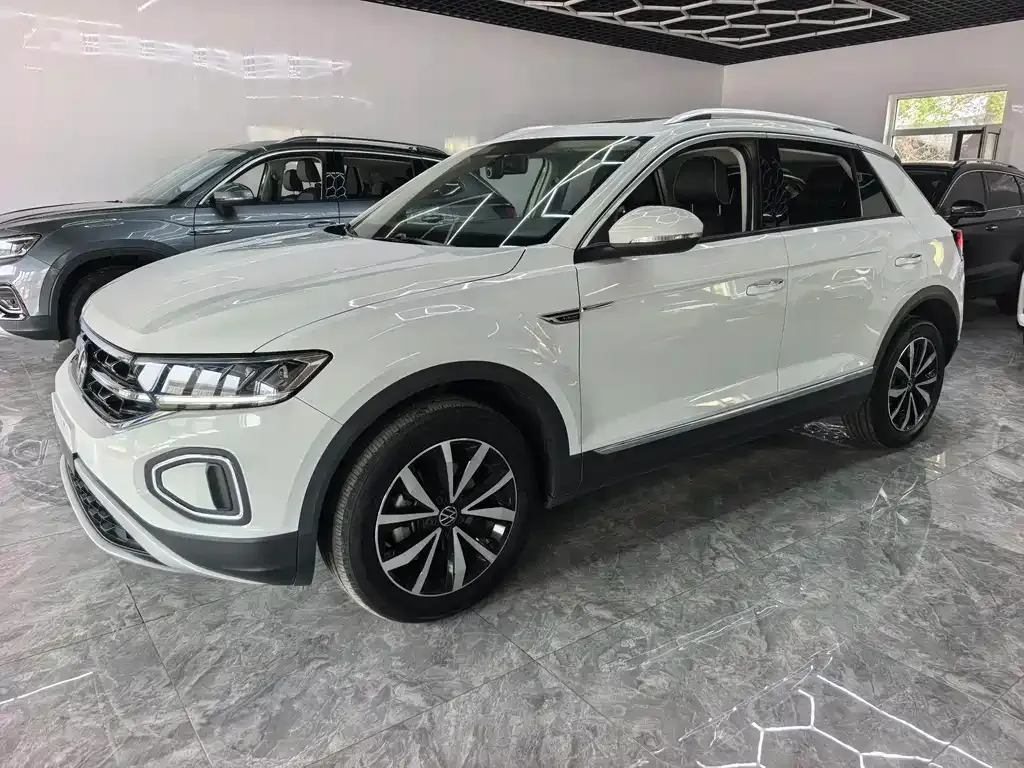 Volkswagen T-Roc — фото 10