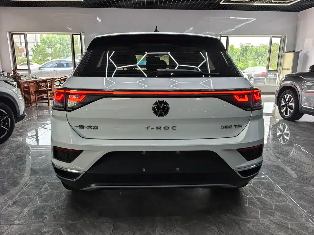 Volkswagen T-Roc — фото 5