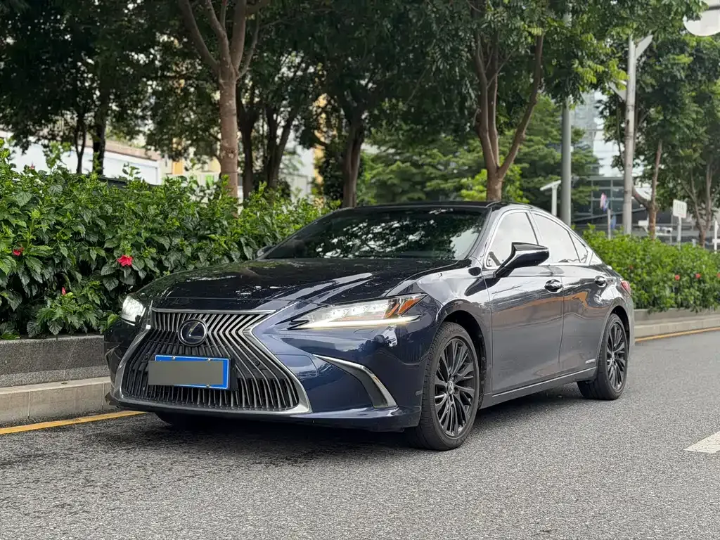 Lexus ES — фото 1