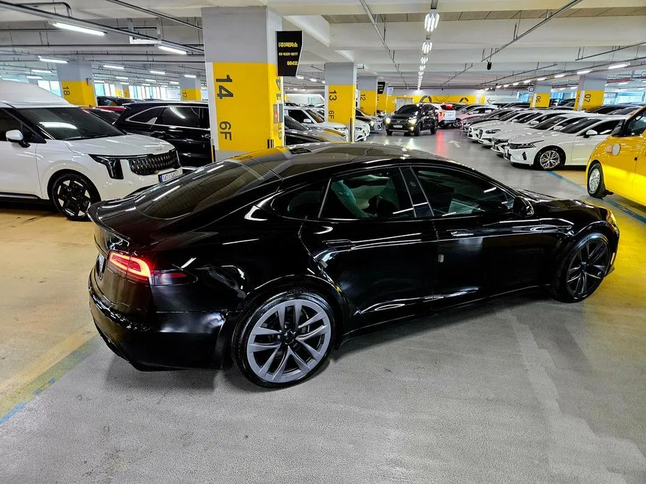 Tesla Model S — фото 10