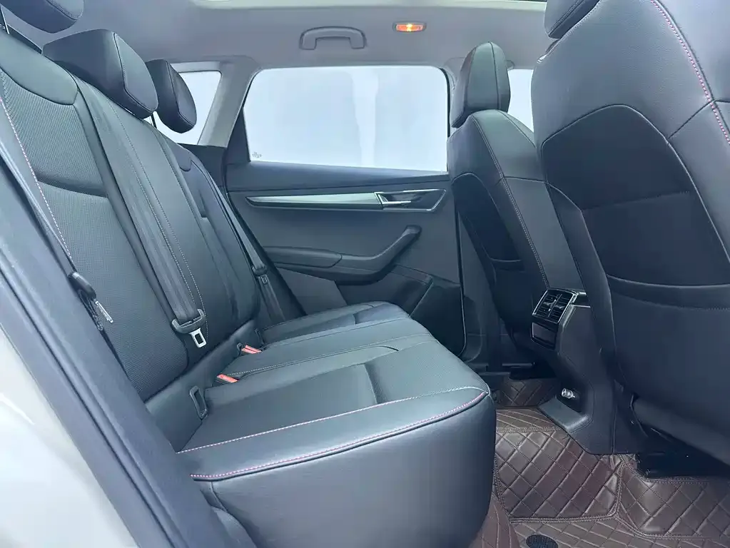 Skoda Karoq — фото 9