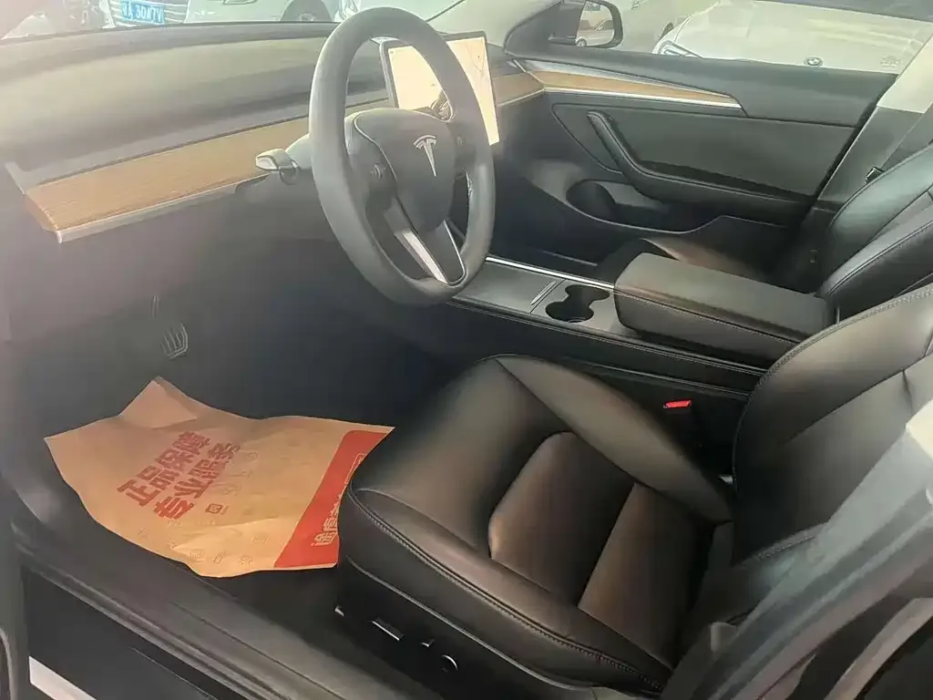 Tesla Model 3 — фото 3