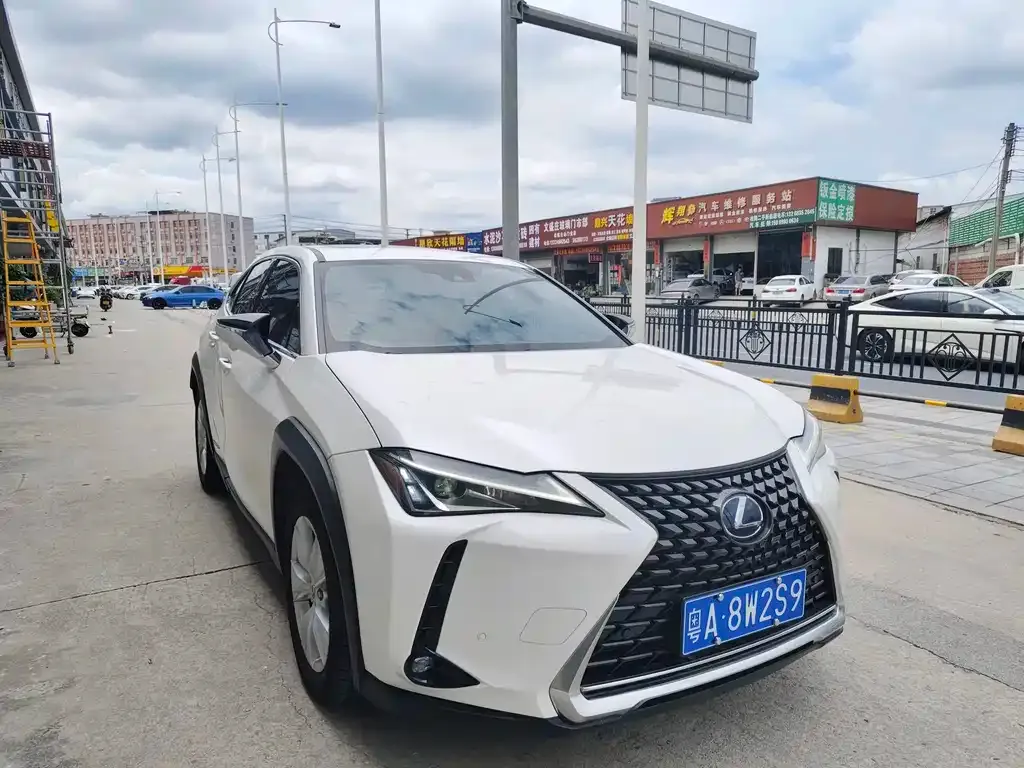 Lexus UX — фото 9