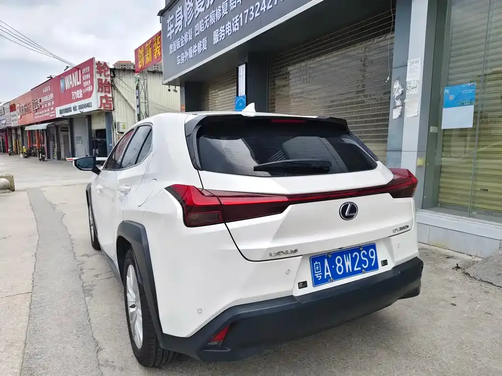 Lexus UX — фото 5