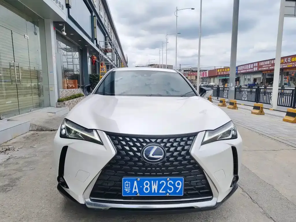 Lexus UX — фото 10