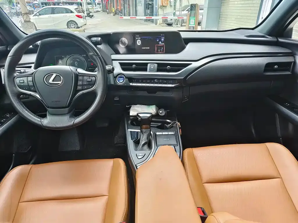 Lexus UX — фото 8