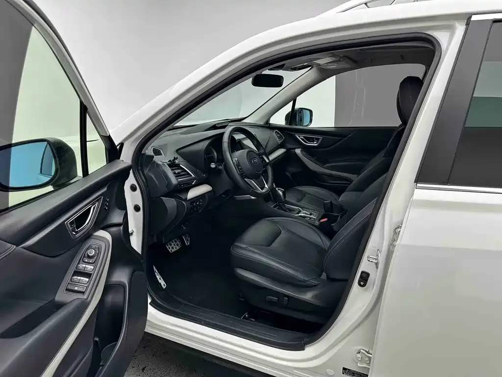 Subaru Forester — фото 5