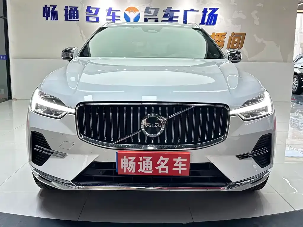 Volvo XC60 — фото 1