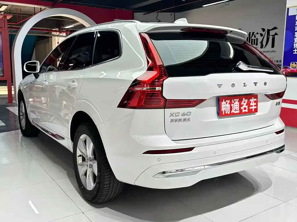 Volvo XC60 — фото 4