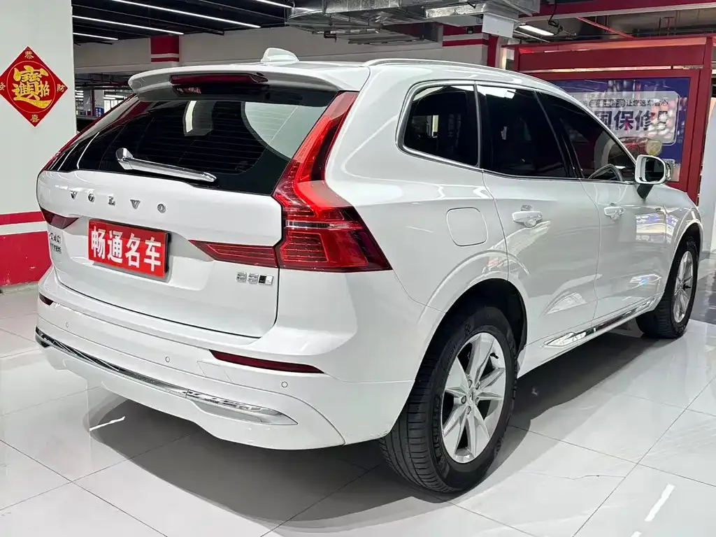 Volvo XC60 — фото 10