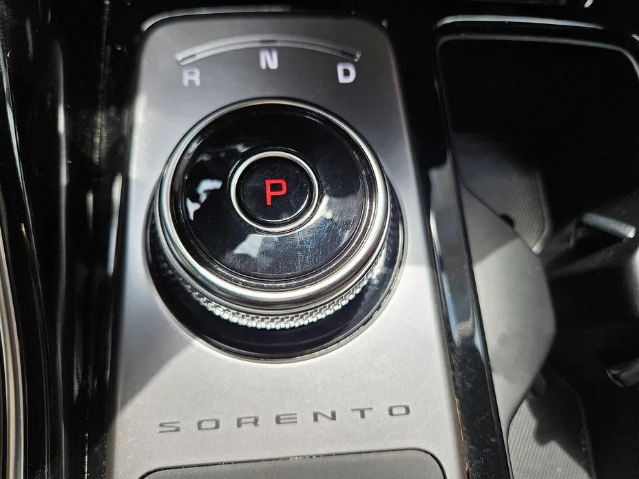 Kia Sorento — фото 7