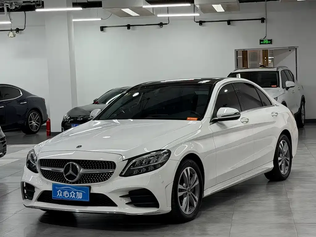 Mercedes-Benz C-Class — фото 1
