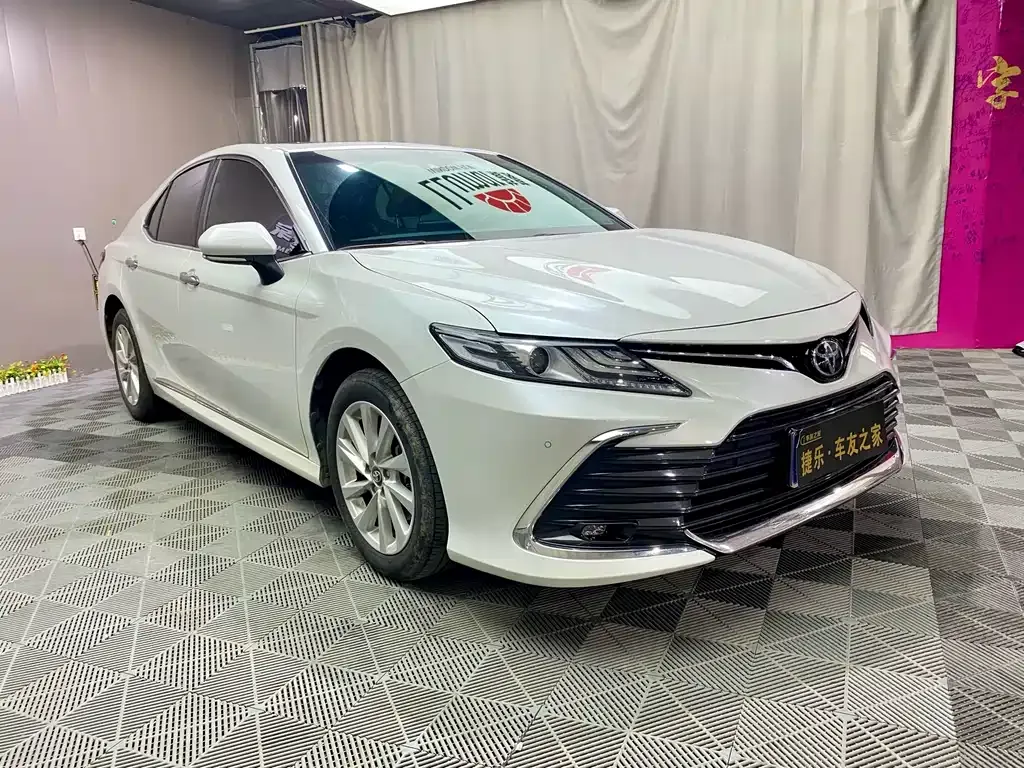 Toyota Camry — фото 10