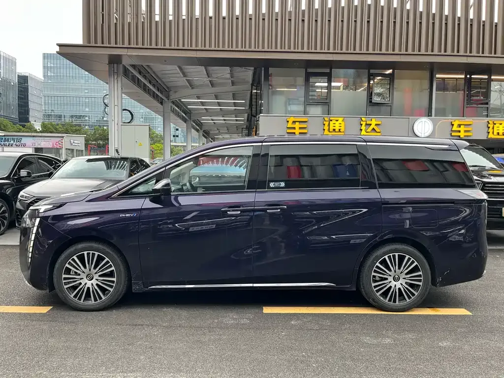 GAC Motor 传祺E8 PHEV — фото 8