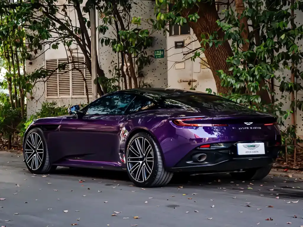 Aston Martin DB12 — фото 3