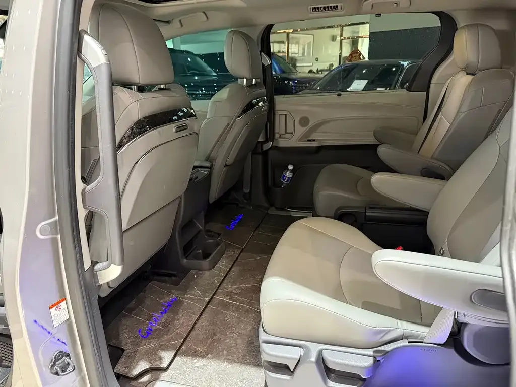 Toyota Granvia 2024 из CN, фото 6