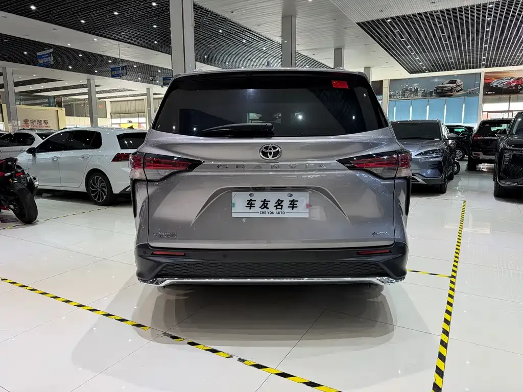 Toyota Granvia 2024 из CN, фото 3