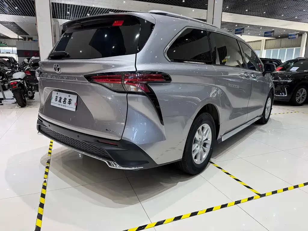 Toyota Granvia 2024 из CN, фото 8