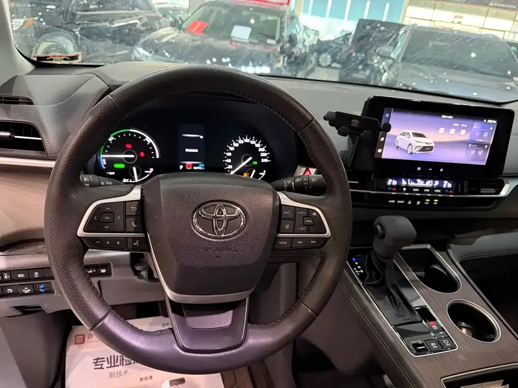 Toyota Granvia 2024 из CN, фото 10