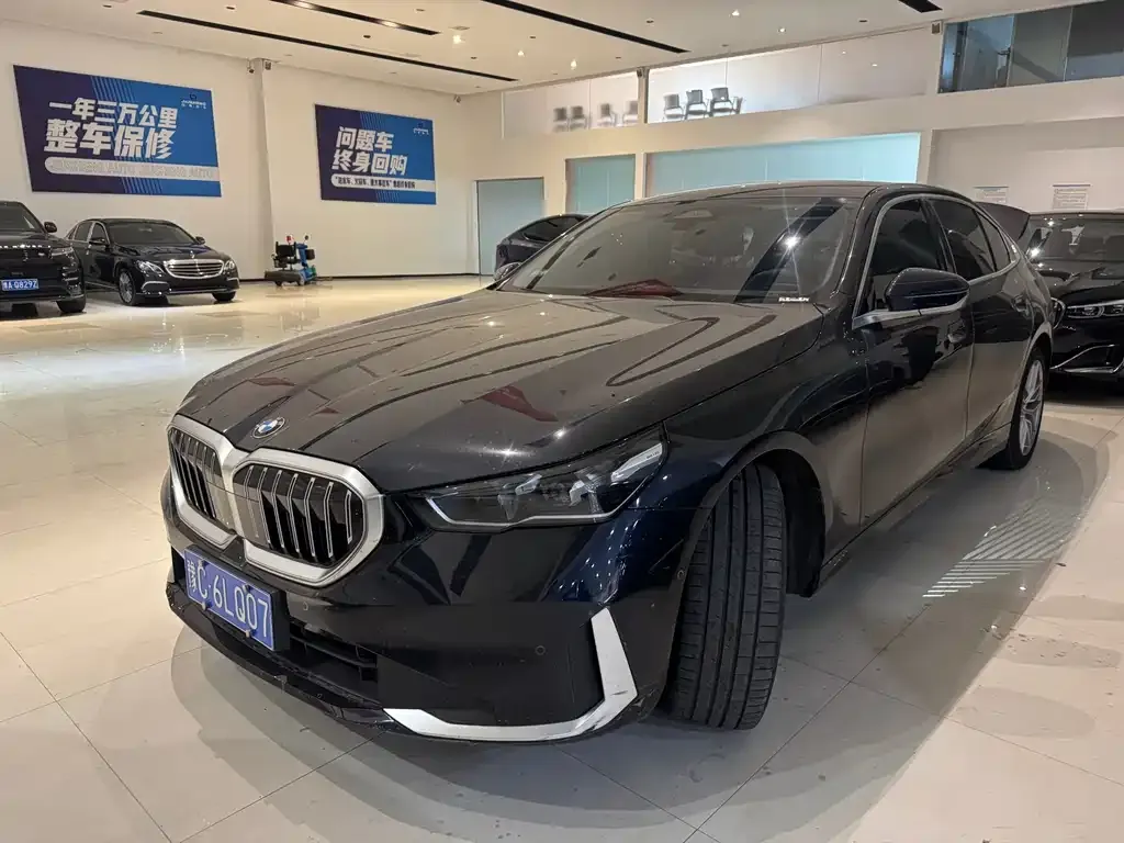 BMW 5 Series — фото 1