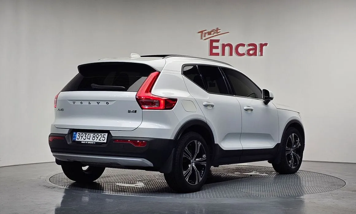 Volvo XC40 — фото 4
