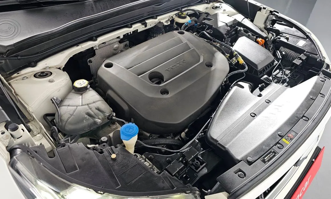 Volvo XC40 — фото 10