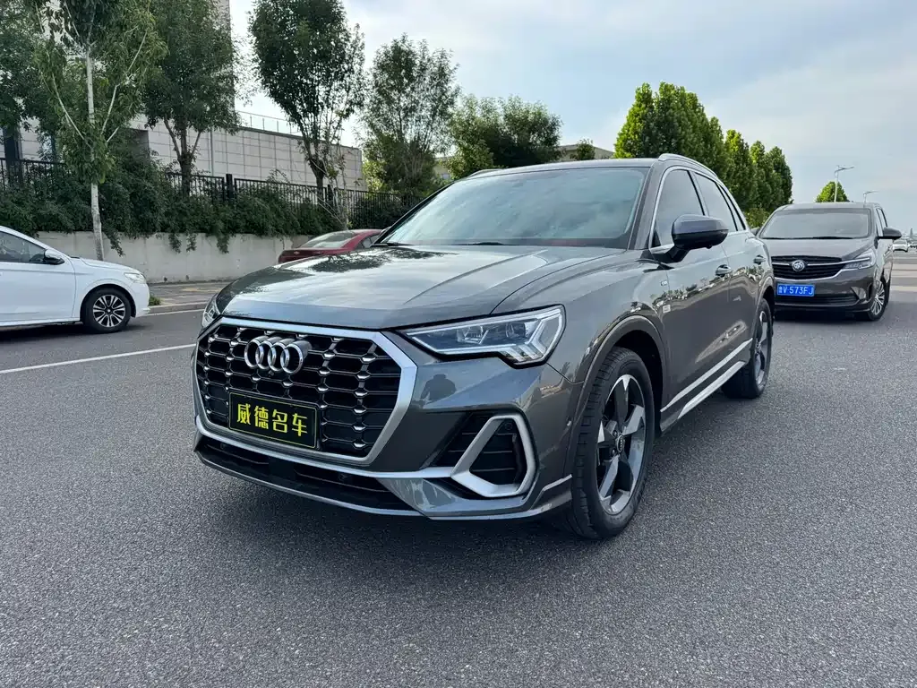 Audi Q3 — фото 1