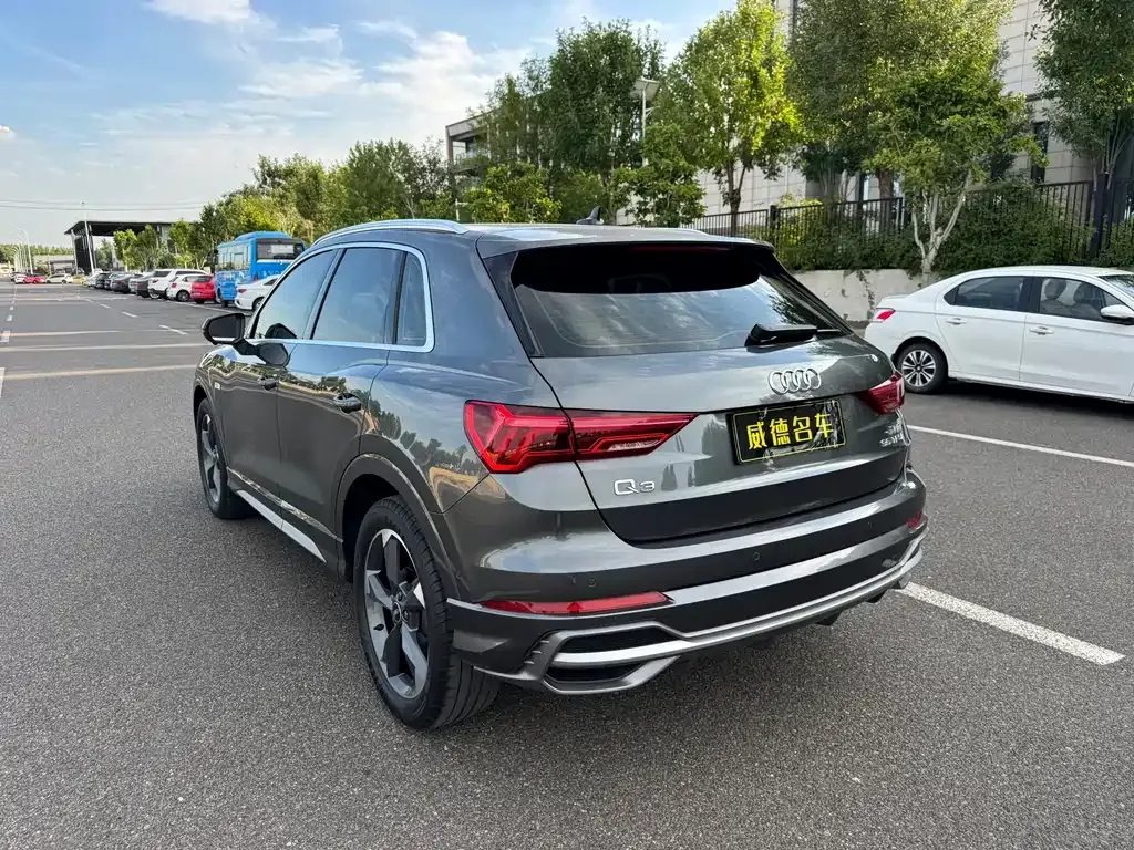 Audi Q3 — фото 10