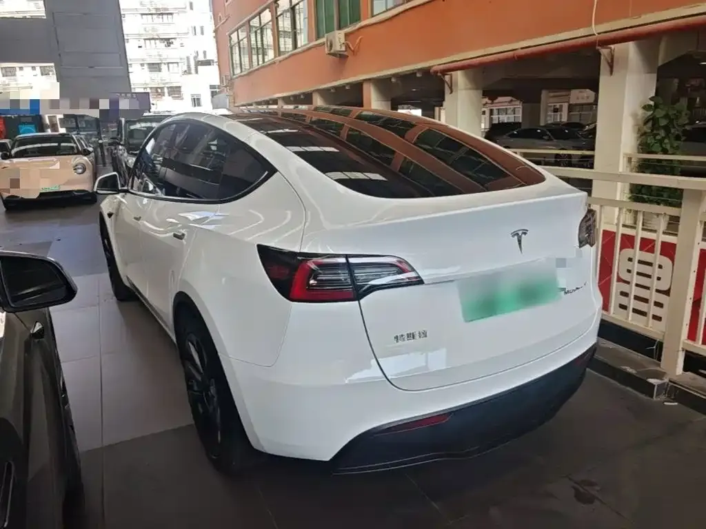 Tesla Model Y — фото 9