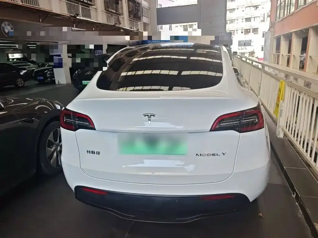 Tesla Model Y — фото 6