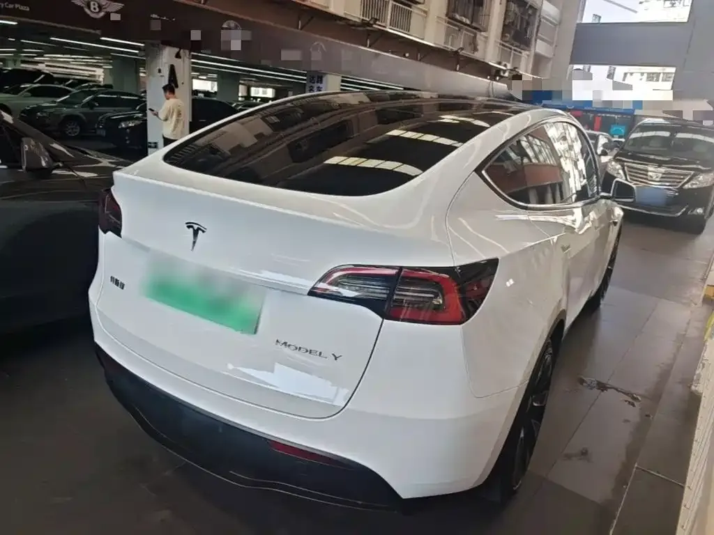 Tesla Model Y — фото 5