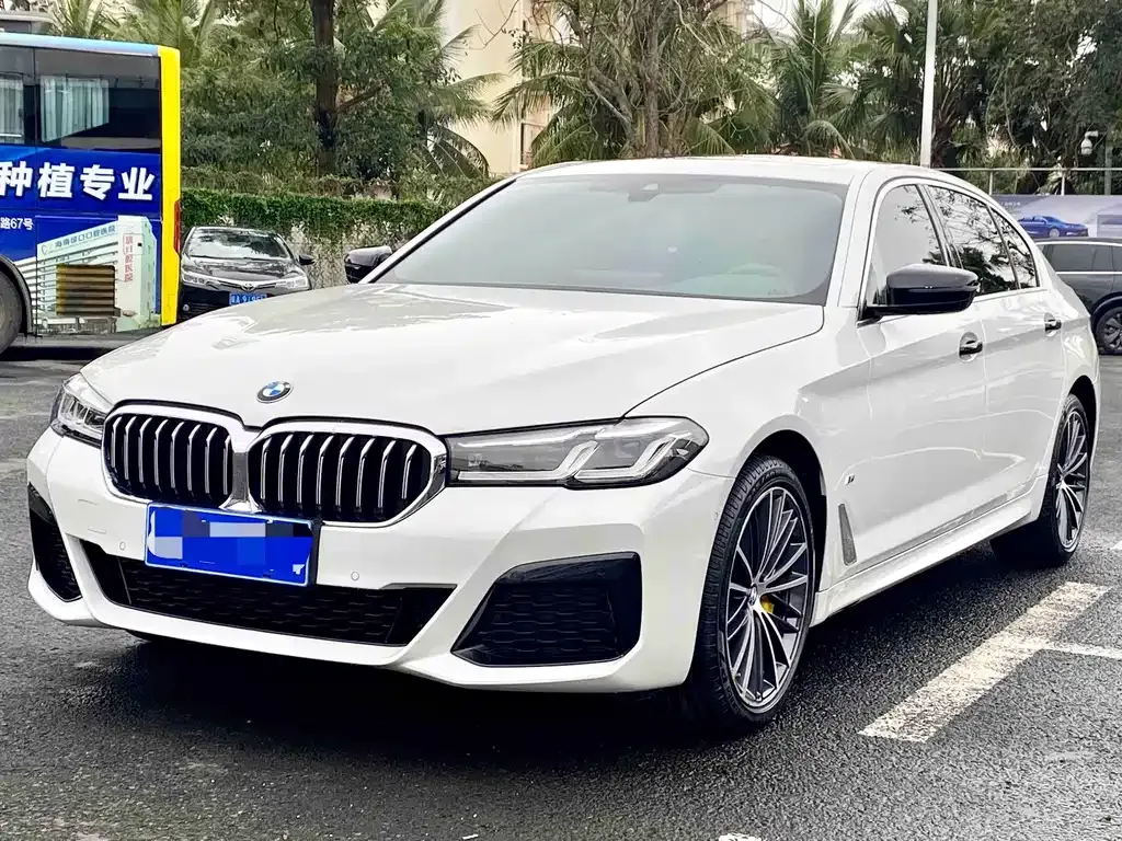 BMW 5 Series — фото 1