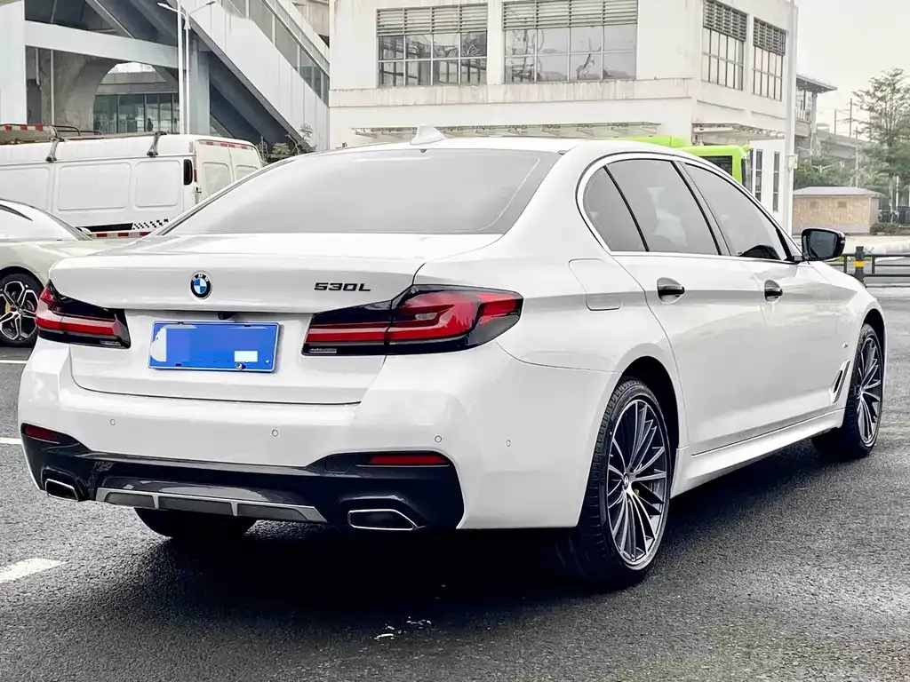 BMW 5 Series — фото 6