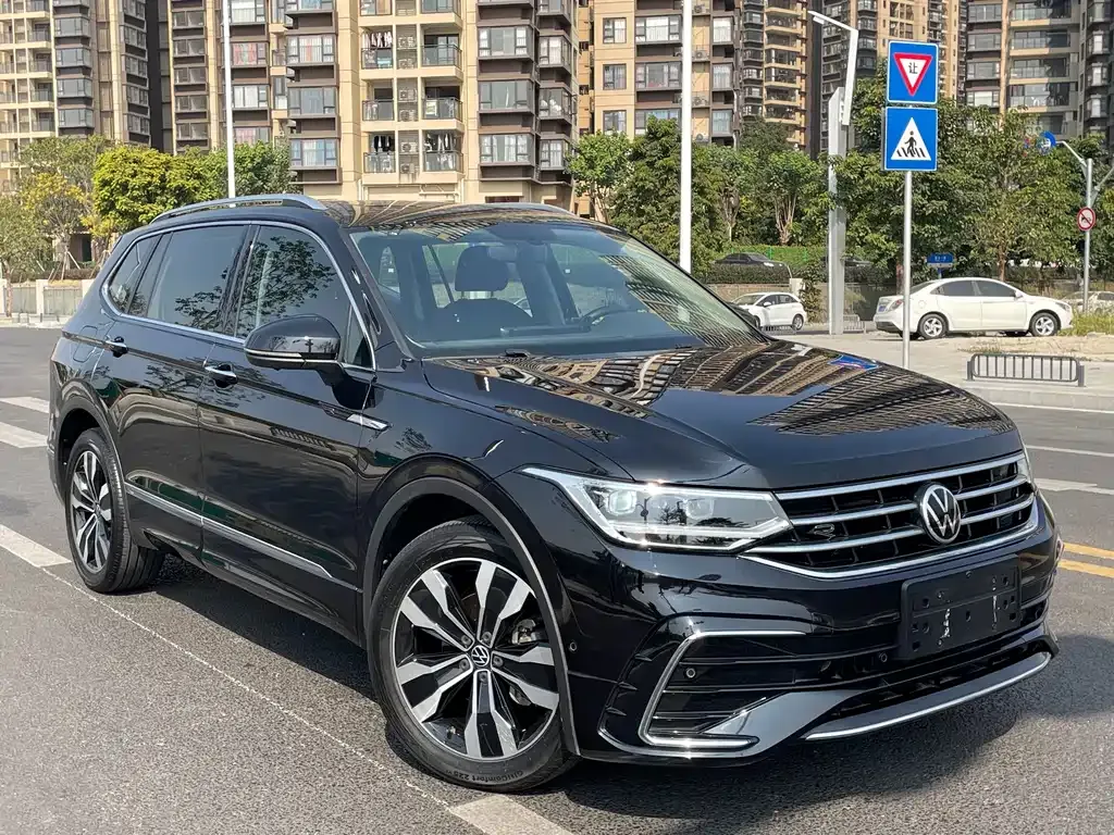 Volkswagen Tiguan L — фото 9