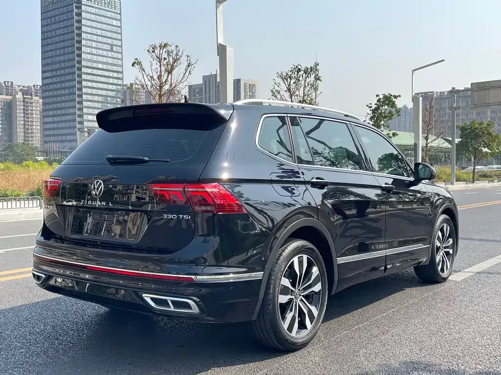 Volkswagen Tiguan L — фото 2