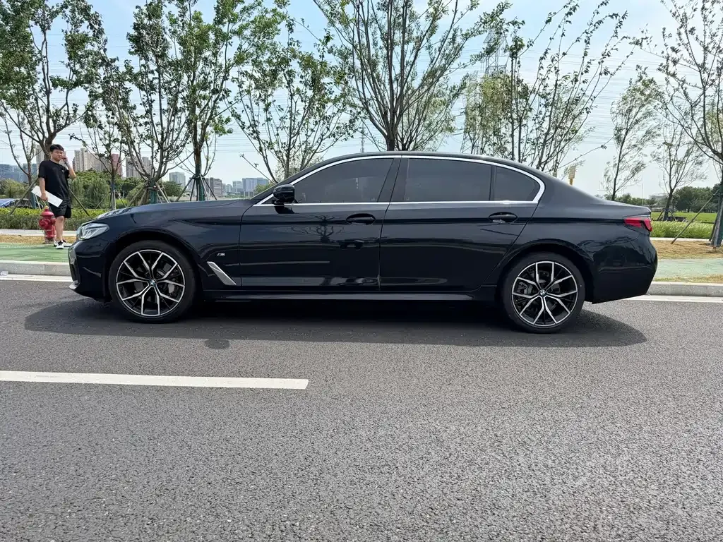 BMW 5 Series — фото 5