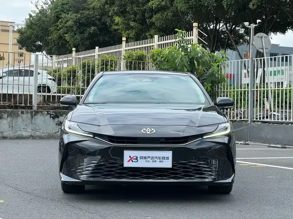 Toyota Camry — фото 9
