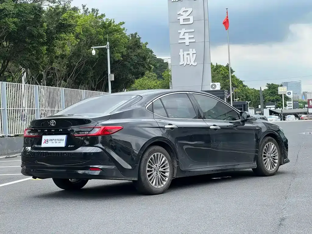 Toyota Camry — фото 6