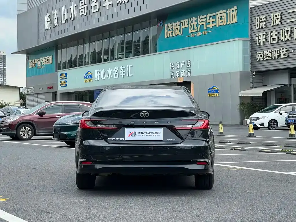 Toyota Camry — фото 8