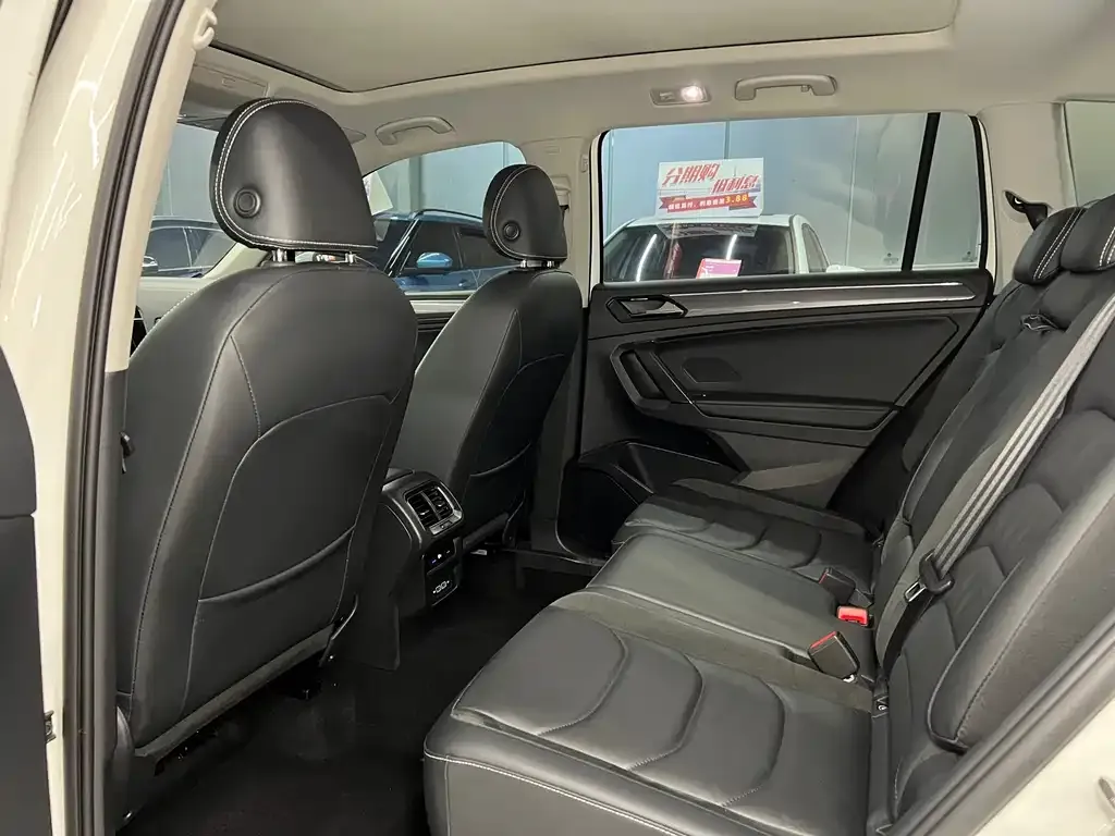 Volkswagen Tiguan L — фото 10
