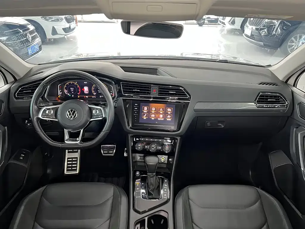 Volkswagen Tiguan L — фото 5