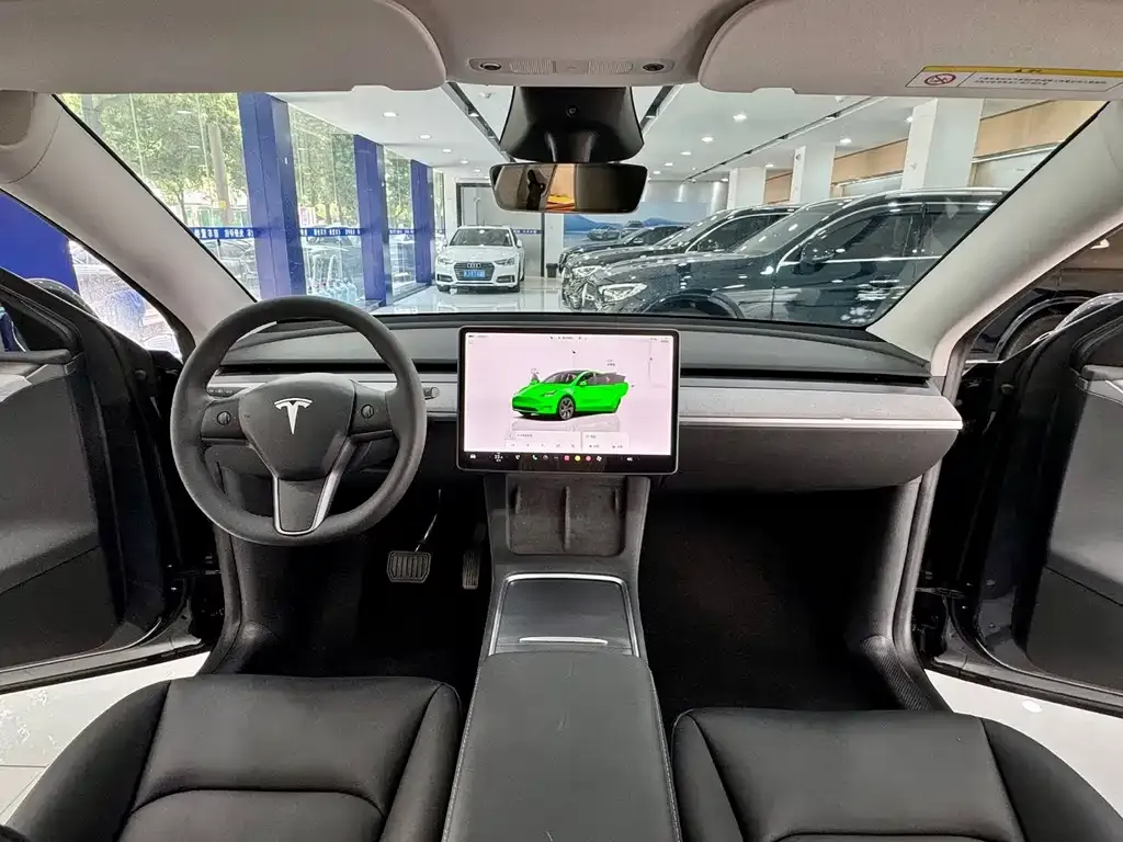 Tesla Model Y — фото 2